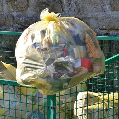 NON aux sacs opaques dans les poubelles jaunes !